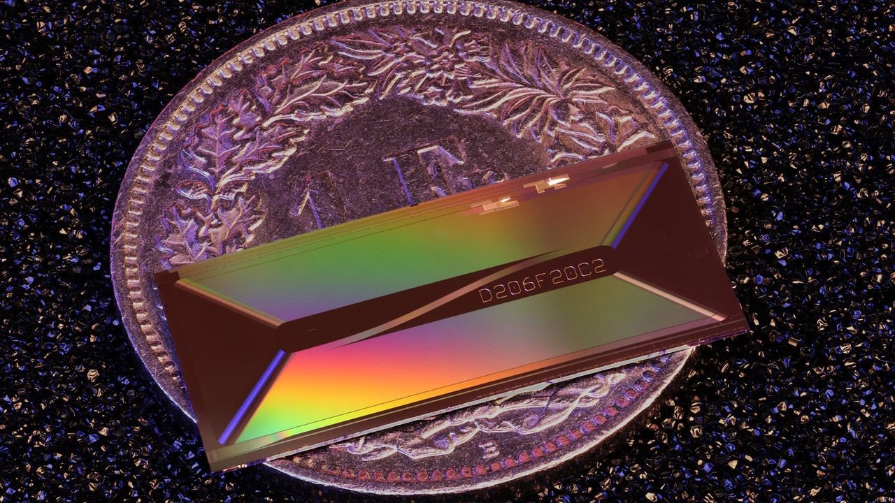 Scientists Shrink Ultrafast Lasers to Fit on a Tiny Chip