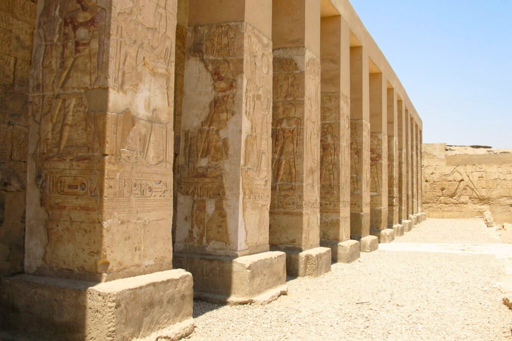 Study Finds Violent Trauma in Retainer Burials at Abydos