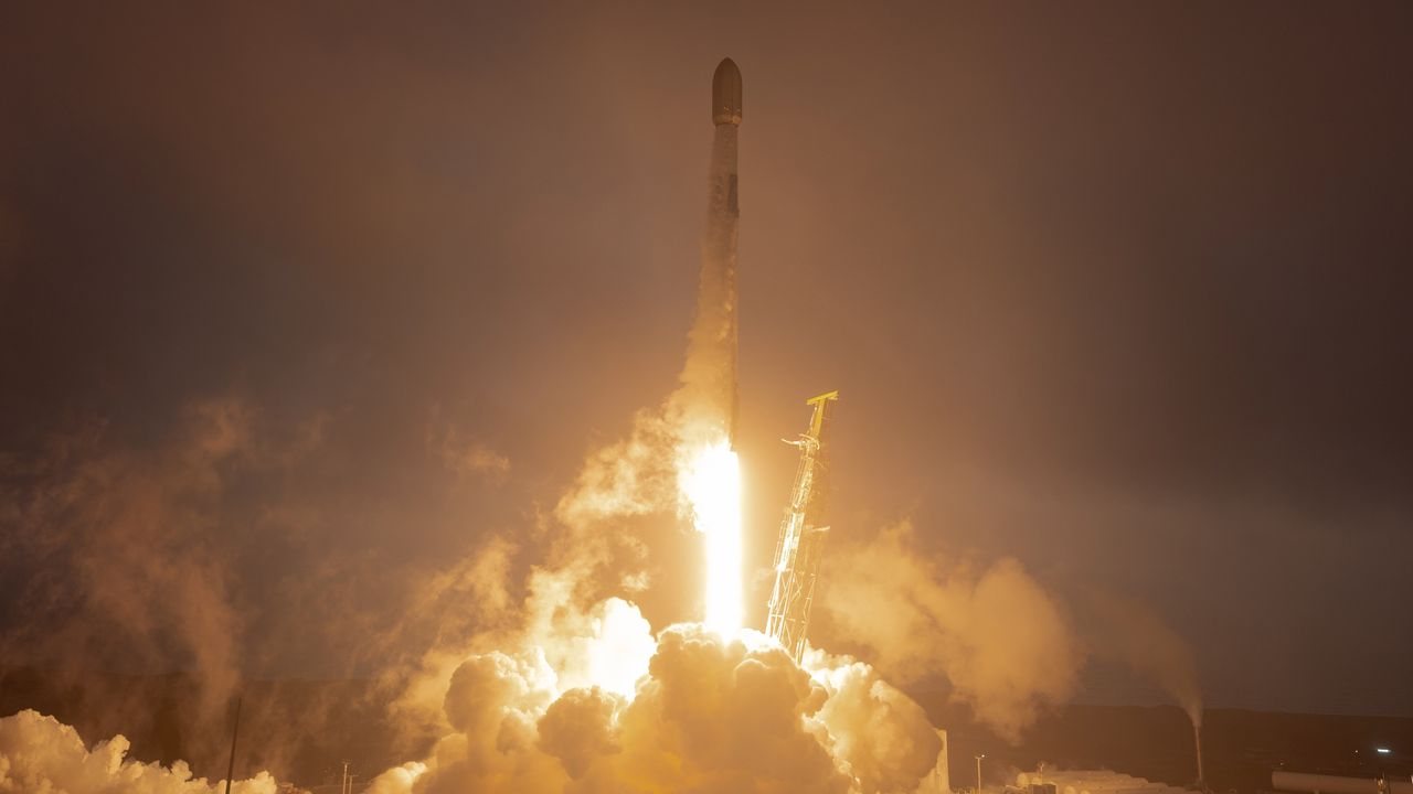 SpaceX launches 24 Starlink satellites from California