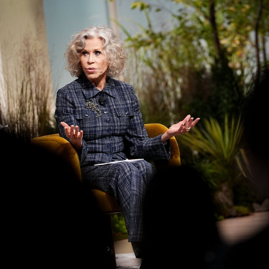 Jane Fonda Criticizes Both Parties Over Climate Inaction