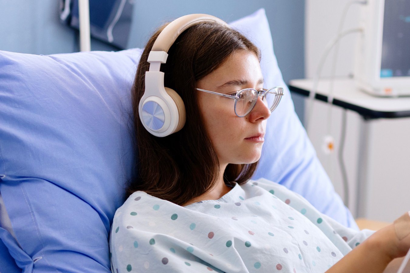Noise-Cancelling Headphones Reduce Post-Surgery Nausea and Vomiting