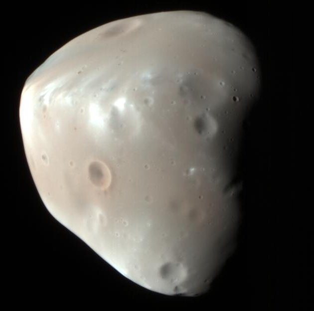 Massive Crater on Phobos May Reveal Moon's Origin