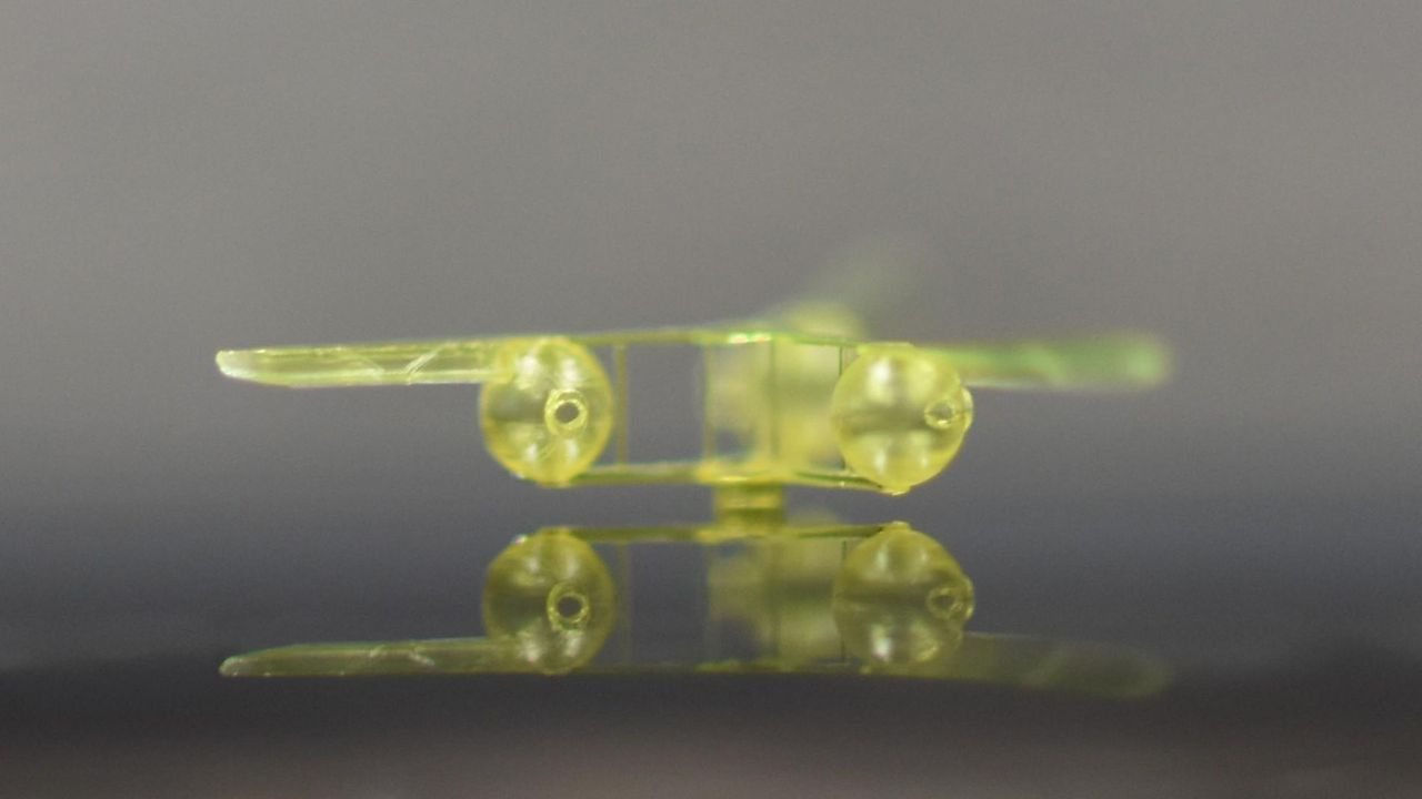 Scientists build tiny motorless robots that fly using sound waves