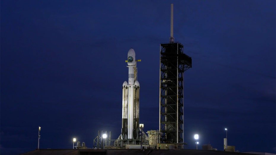 SpaceX Falcon Heavy Launches Classified NRO Payload, Booster Landings Trigger Sonic Booms