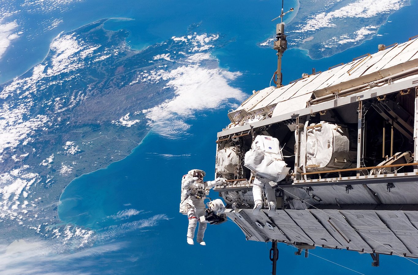 Study Examines How Female Astronauts Use Instagram to Communicate Science