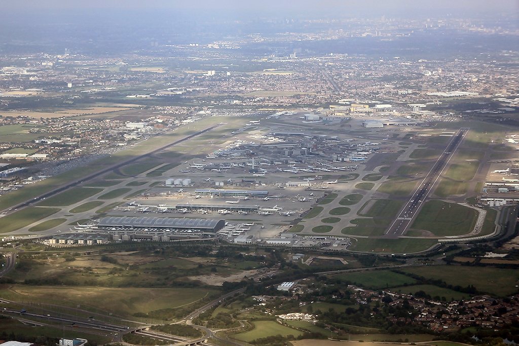 Heathrow Expansion Must Be Conditional on Airlines Paying for CO2 Removal, Climate Advisers Say