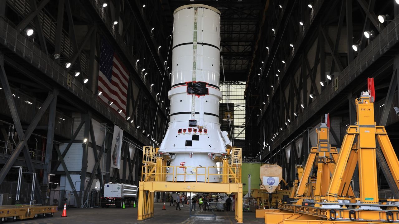 NASA Begins Stacking SLS Rocket for 2027 Artemis III Moon Landing