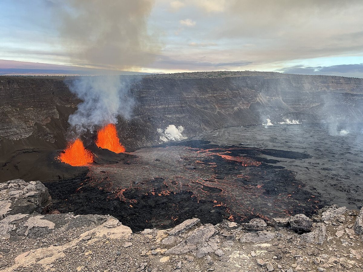 USGS Study Tracks Geochemistry of Kīlauea Lava Fountains