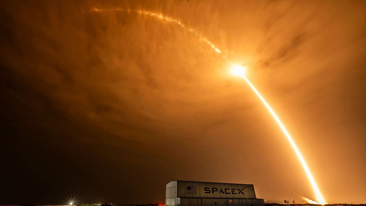 SpaceX launches 600th flight-proven rocket, deploying Starlink satellites