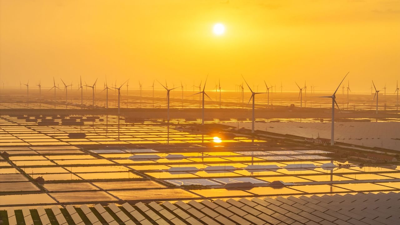 Fred Pearce Says World Is Late but Acting on the Environment