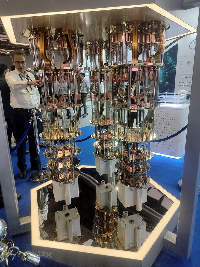 Researchers run five silicon qubits at once with 99.9% accuracy