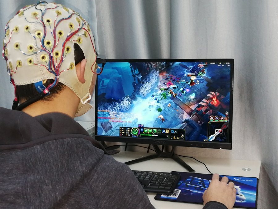 Long-term action-game training linked to attention gains and EEG reorganisation