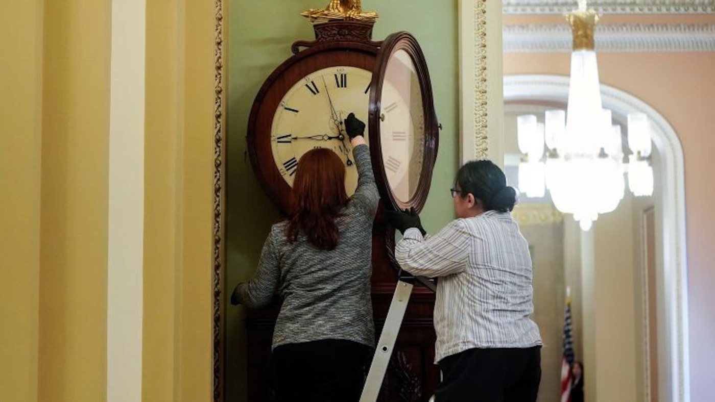 Sleep doctors oppose the House plan for permanent daylight saving time